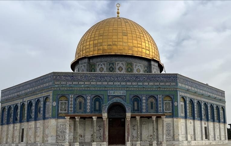 40,000 perform Friday prayers at al-Aqsa Mosque