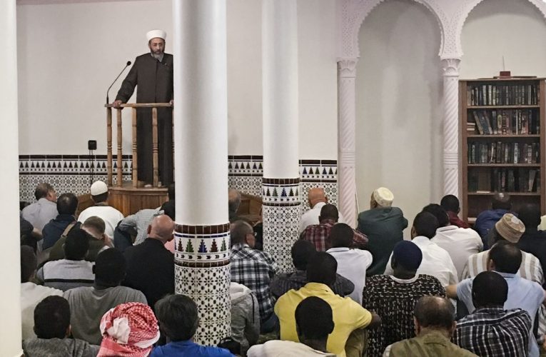 Johor, Malaysia Enforces Friday Prayer Obligation for Male Muslim Business Owners