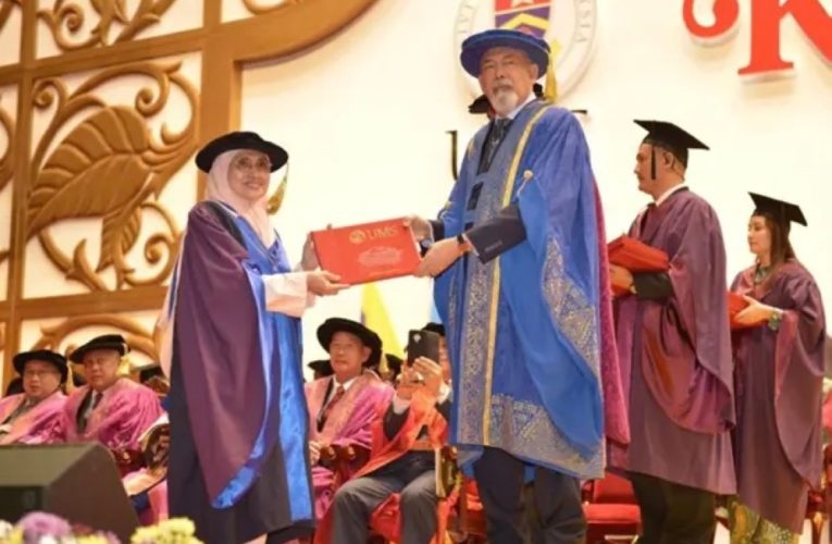 74-Year-Old Former Shariah Lawyer Becomes Oldest Woman to Earn PhD in History from Malaysian University