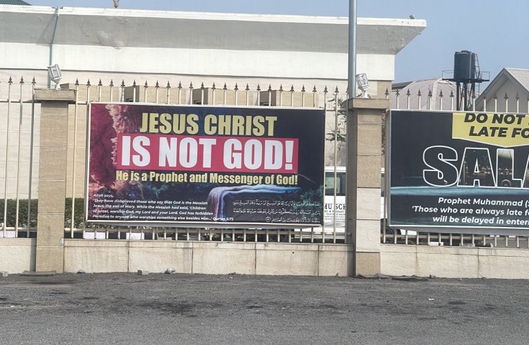 Controversial Banner Removed from Lekki Mosque Following Public Backlash