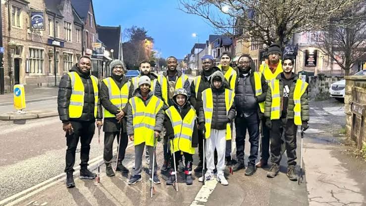 Oxford Muslims Lead Community Clean-Up in Nationwide Service Campaign