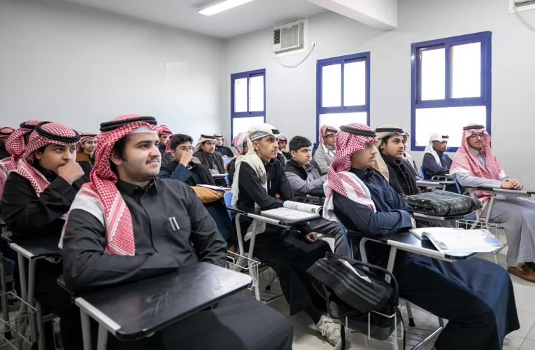 Saudi Students Express Joy Over National Dress Code