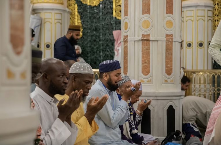 Saudi Arabia Reports 1,100+ Cases of Mosque Utility Encroachments