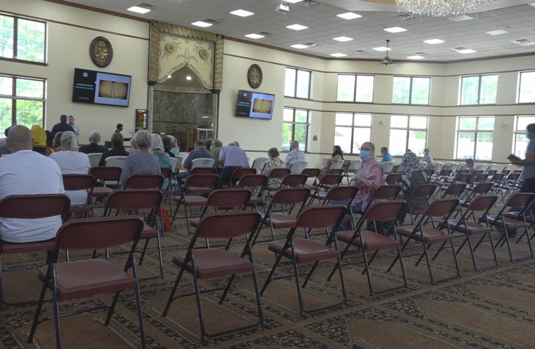 Illinois Mosque Hosts Open House to Tackle Misconceptions About Islam