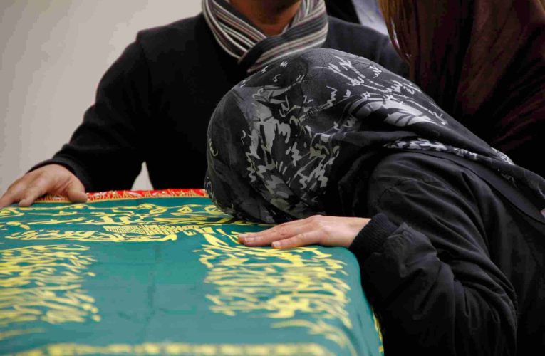 Mourning the Dead in Black: The Islamic Ruling