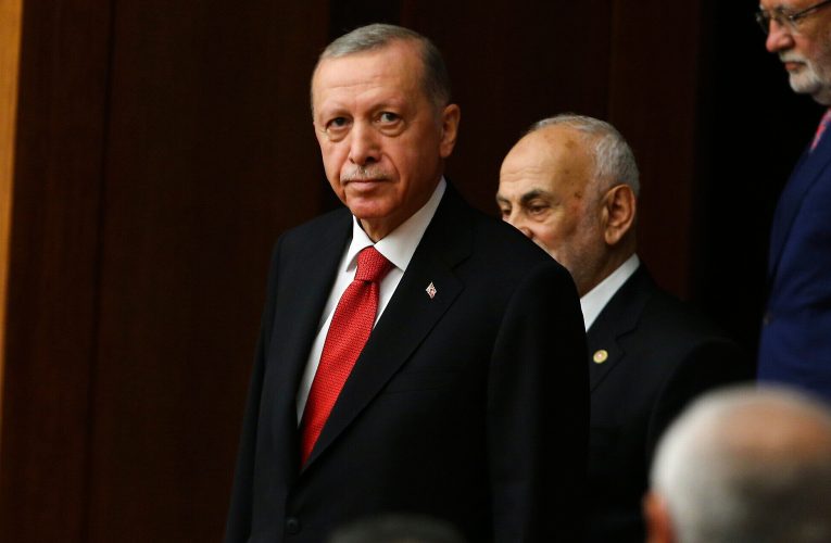 Erdogan Arrives Egypt for Sharm el-Sheikh Peace Summit on Gaza
