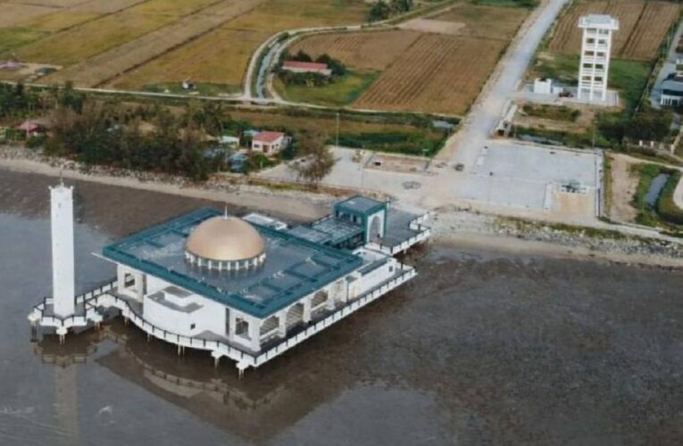 Malaysian Floating Mosque Sets to open in April
