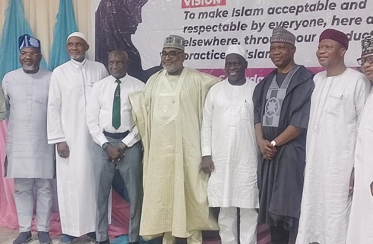 Customs Chief Hails Al-Habbiyyah Mosque for Ramadan Feeding of Thousands