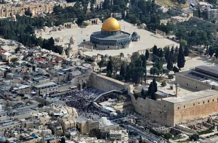 Arab and Islamic states condemn Israel over worship restrictions in Jerusalem