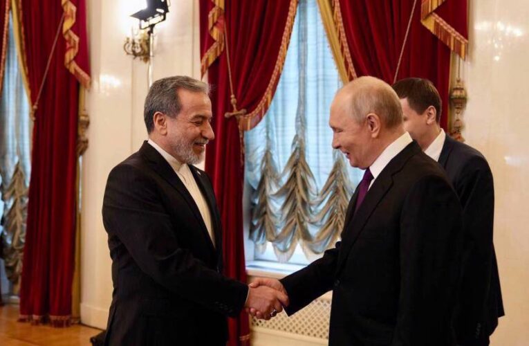 Putin Praises Iran’s Resistance in Meeting With Araghchi