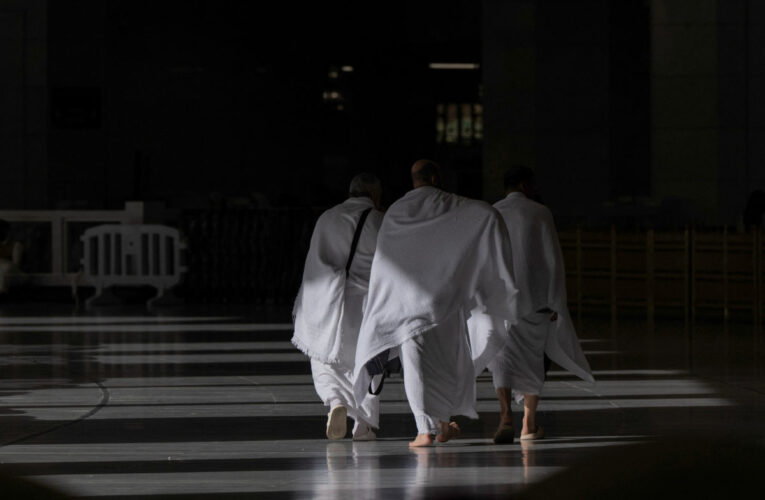 Saudi Arabia Suspends 21 Umrah Companies Over Service Failures