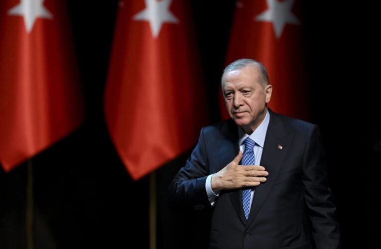 Erdoğan Warns Islamophobia Threatens Social Peace, Calls for Global AI Rules