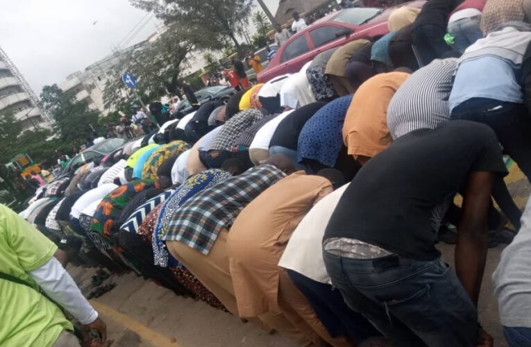Worshippers Should Not Obstruct Major Roads